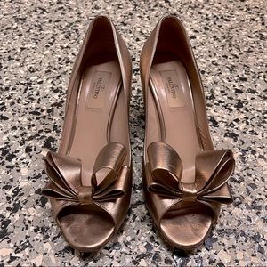 Valentino Garavani Gold Leather Bow Shoes With 2.5" Heels 38
